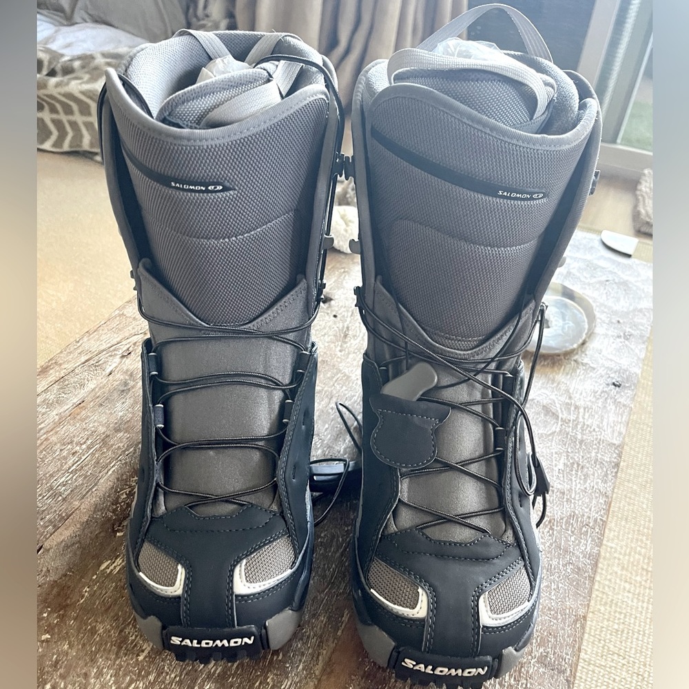 New in box!!! Salomon “Synapse” snowboard boots size 11.5 / 29cm in Uranium/iron